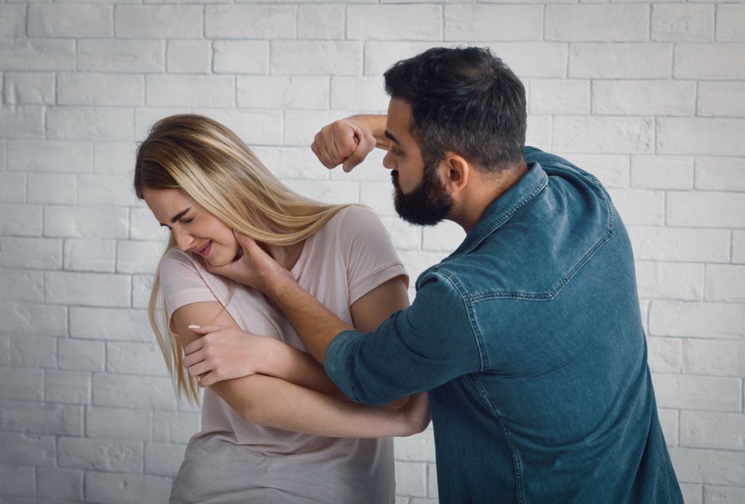 Почему мужчины бьют женщин