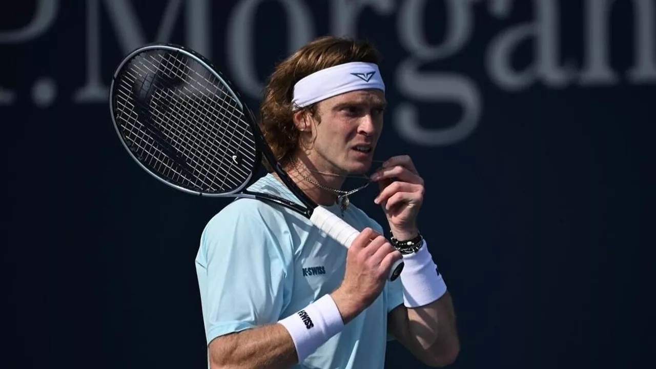 Рублёв вышел в полуфинал теннисного турнира в Дубае