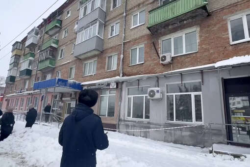 В Пензе прохожую придавило глыбой льда с крыши
