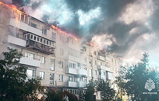 В Северодонецке ЛНР после удара БПЛА загорелась крыша многоэтажного дома