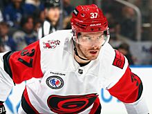 Андрей Свечников признан одной из звёзд дня в НХЛ, Илья Сорокин с рекордом клуба — нет