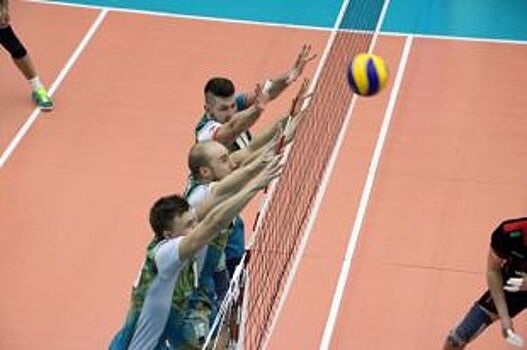В первом матче 2017 года волейболисты «Енисея» разгромили оренбуржцев