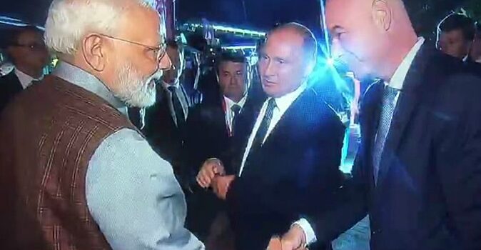 Путин познакомил «большого друга» Моди с президентом ФИФА