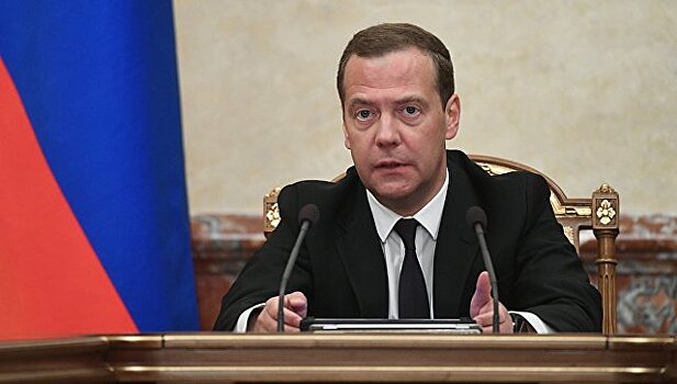 Медведев дал поручения министрам соцблоков