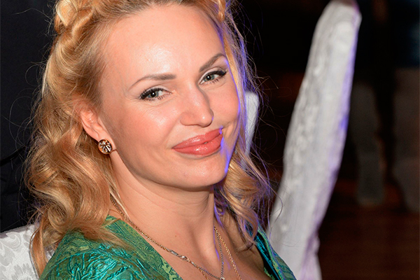 Порно әнші Сабрина