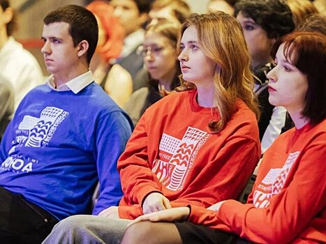 Молодые москвичи поддерживают участников СВО и помогают жителям новых регионов