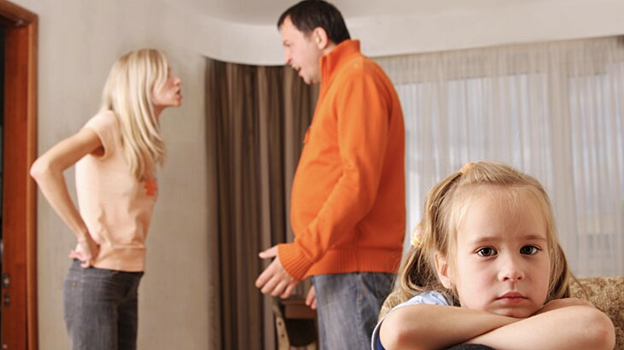 Психолог объяснила, как не травмировать психику ребенка при разводе
