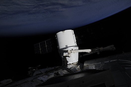 Российские космонавты починили туалет в модуле “Звезда” на МКС