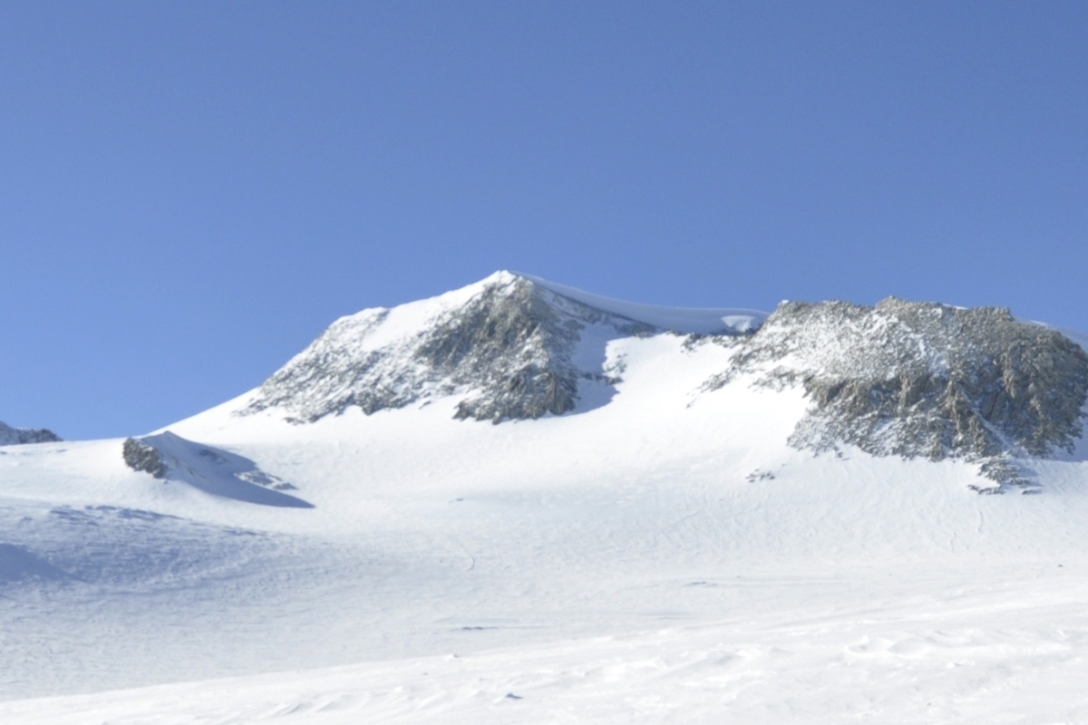 Желтые арбузы и новое кернохранилище: российские полярники завершили очередной сезон работ в Антарктиде