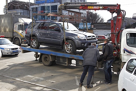 Почему на улицы Краснодара вновь пришлось вернуть эвакуаторы