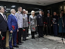 Ямальские полицейские получают заслуженные награды. Минутой молчания почтили память погибших