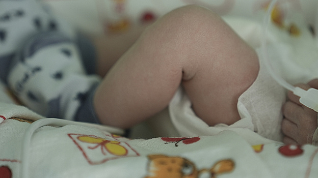 В Салехарде врачи выходили малышку весом 680 граммов