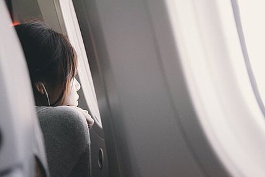 Пьяную женщину высадили из самолета под песни и аплодисменты пассажиров