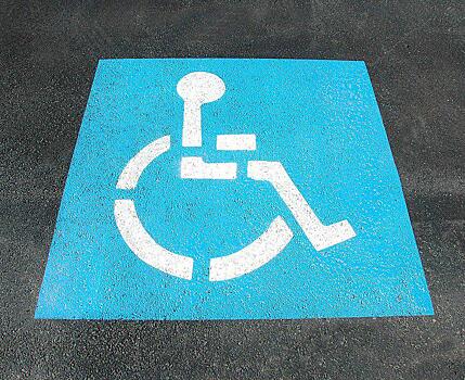 Еще три парковочных места для инвалидов появилось на ул. Выборгской