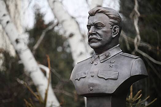 В мемориале пострадавшим от репрессий установили бюст Сталина