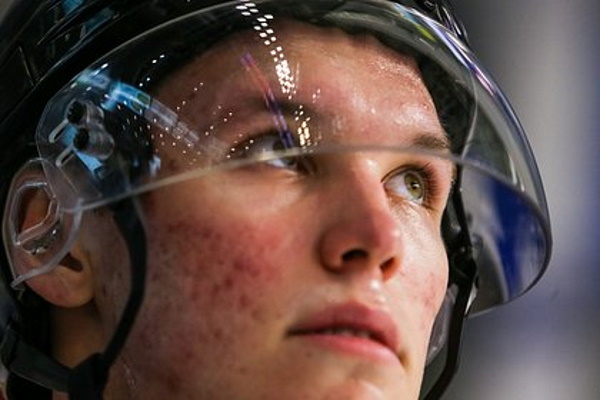 Эмигрировавший в Канаду российский хоккеист заключил контракт с клубом НХЛ