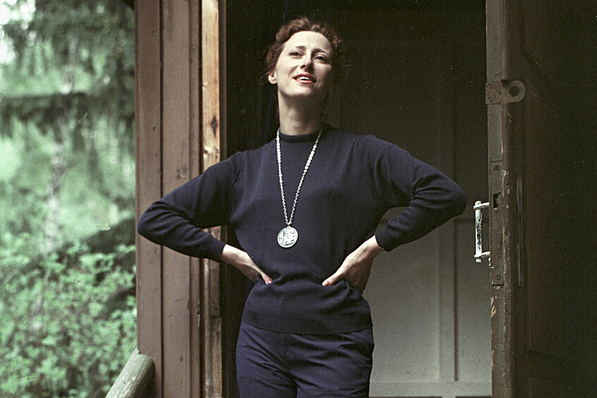 Балерина Майя Плисецкая на подмосковной даче, 9 августа 1962 года