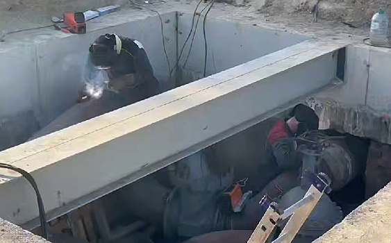 «ДГК не уважает жителей города»: Олег Имамеев обвинил коммунальщиков в затягивании ремонтных работ на Театральной