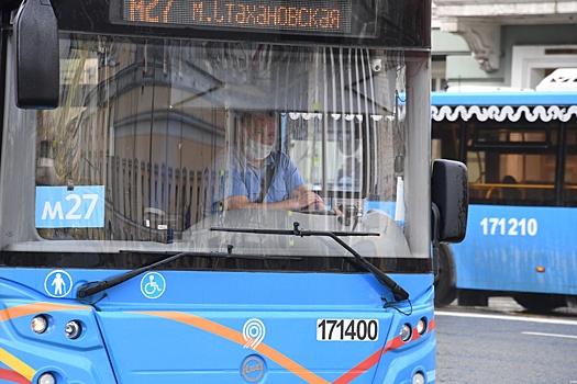 Женщина осталась без ноги после падения под колеса автобуса