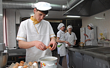 Школьников Новосибирска будут кормить по-новому