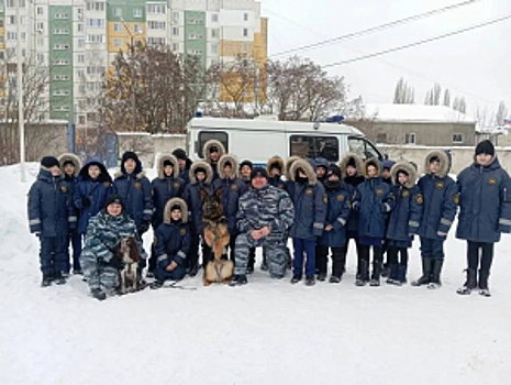 В Пензе полицейские со своими четвероногими напарниками показали кадетам мастер-класс