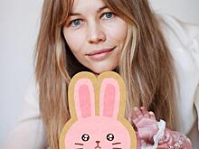 Светлана Устинова поделилась фото с дочерью