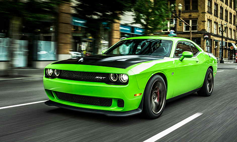 Aктуальный спорткар Dodge Challenger в строю почти 14 лет, но в списке упоминается именно версия Hellcat. Особенной ее делало сочетание механической коробки передач с 717-сильным компрессорным 6,2-литровым V8. А также то, что спорткар с мотором такого уровня мощности могут позволить себе не только миллионеры