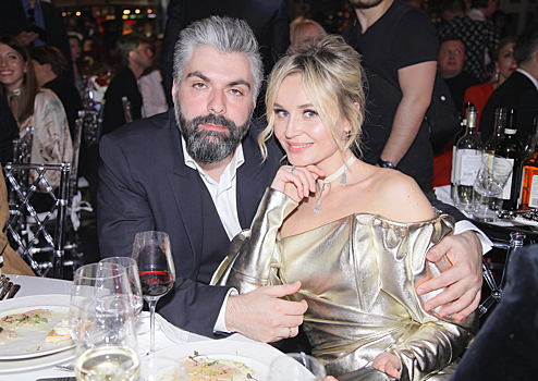 Бойфренда оставила дома: Полина Гагарина и ее бывший муж появились на премьере сериала