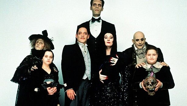 Как изменились актеры фильма «Семейка Аддамс» четверть века спустя
