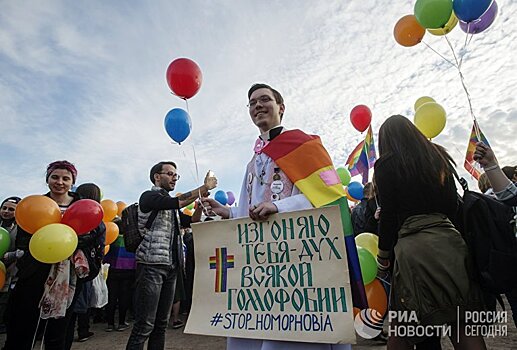 Россия покрасит Кремль в цвета радуги, приветствуя геев на ЧМ-2018