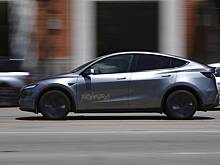 За рулем беспилотного такси Tesla обнаружили водителя