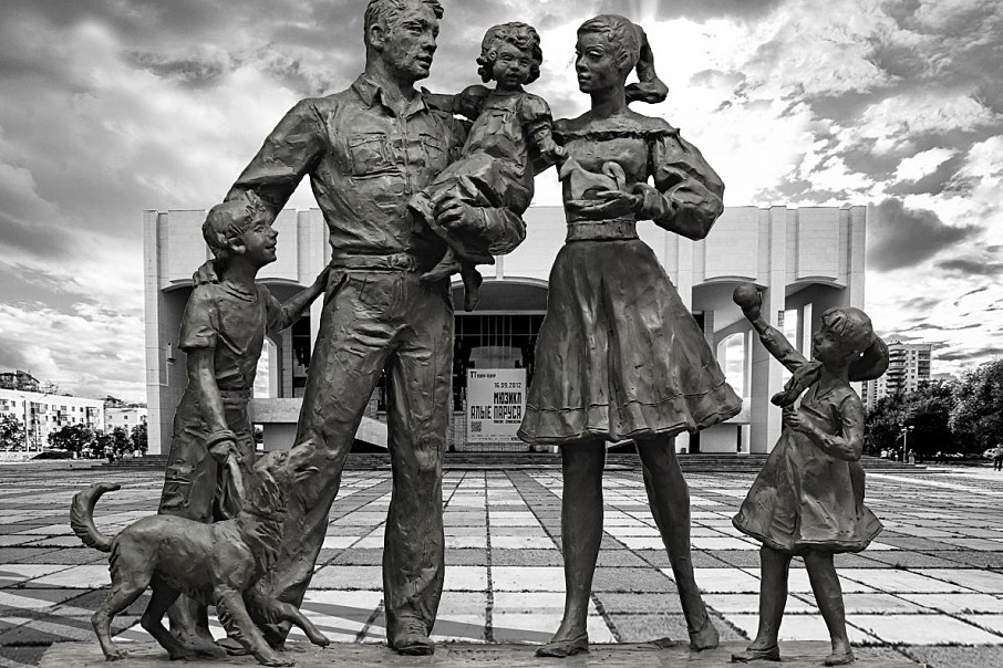 Голосуем: пермякам показали варианты скульптуры «Счастливая семья», которую поставят у Театра-Театра