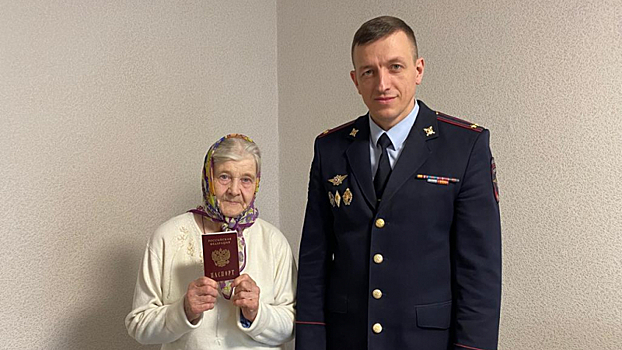 85-летняя вологжанка получила свой первый российский паспорт