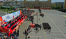 В Волгограде впервые в параде Победы приняли участие девушки из МЧС России по региону