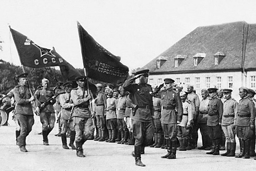 Почему Сталин расформировал прибалтийские войска после нападения Гитлера