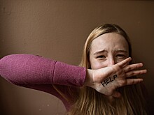 Не изображая жертву: проблему домашнего насилия во всем мире заострила пандемия