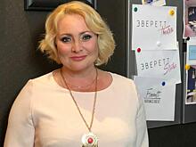 «Вот и 48!»: Пермякова показала «честное» фото без макияжа и укладки