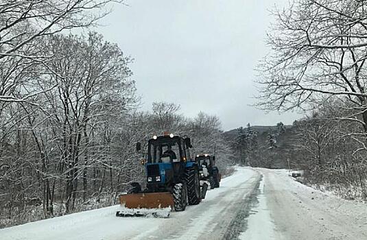 Дорожники обвинили большегрузы в коллапсе на севере Приморья