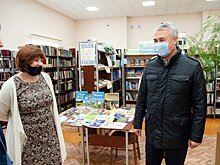 Рахим Азимов посетил районные библиотеку и центр культуры в Даровском