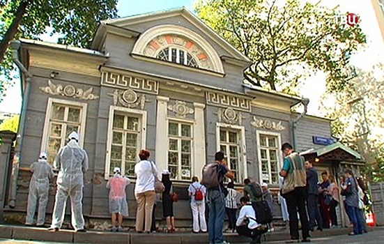 Деревянный дом Палибина помогают реставрировать волонтёры