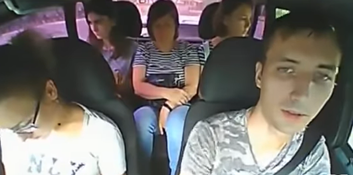 Таксист против хамства — Сеть против таксиста - Высадивший пассажирок за запах чеснока водитель вызвал споры в Сети
