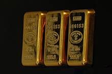 Минус 150 долларов за 2 месяца. Почему дешевеет золото и чего от него ждать дальше?