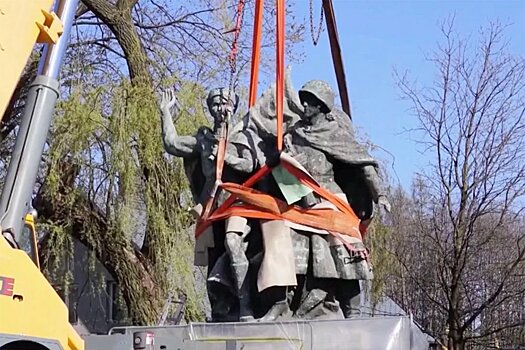 В Польше снесли памятник советским и польским воинам