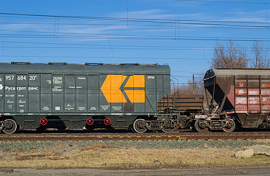 Можно только по рельсам. В Казахстане на полгода запретили ввозить в страну зерно на авто