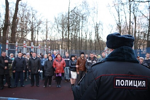 На встречу с участковым уполномоченным полиции Сергеем Сиворакшей пришло более 100 человек
