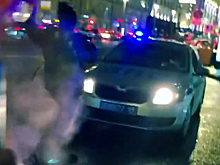 Блогера арестовали на 15 суток за пробежку по машине ДПС в Москве