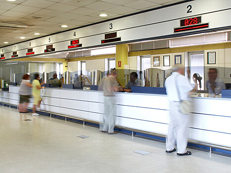 "Коммерсант": перевозчикам в РФ разрешат выдавать пассажирам ваучеры вместо возврата денег за купленные билеты