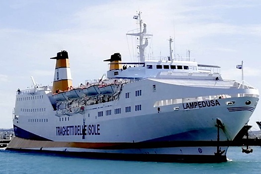 Пассажирский паром из Трабзона почти девять часов стоит в море возле Сочи