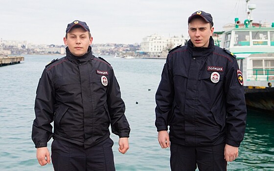 В Севастополе полицейские спасли тонувшего в море мужчину