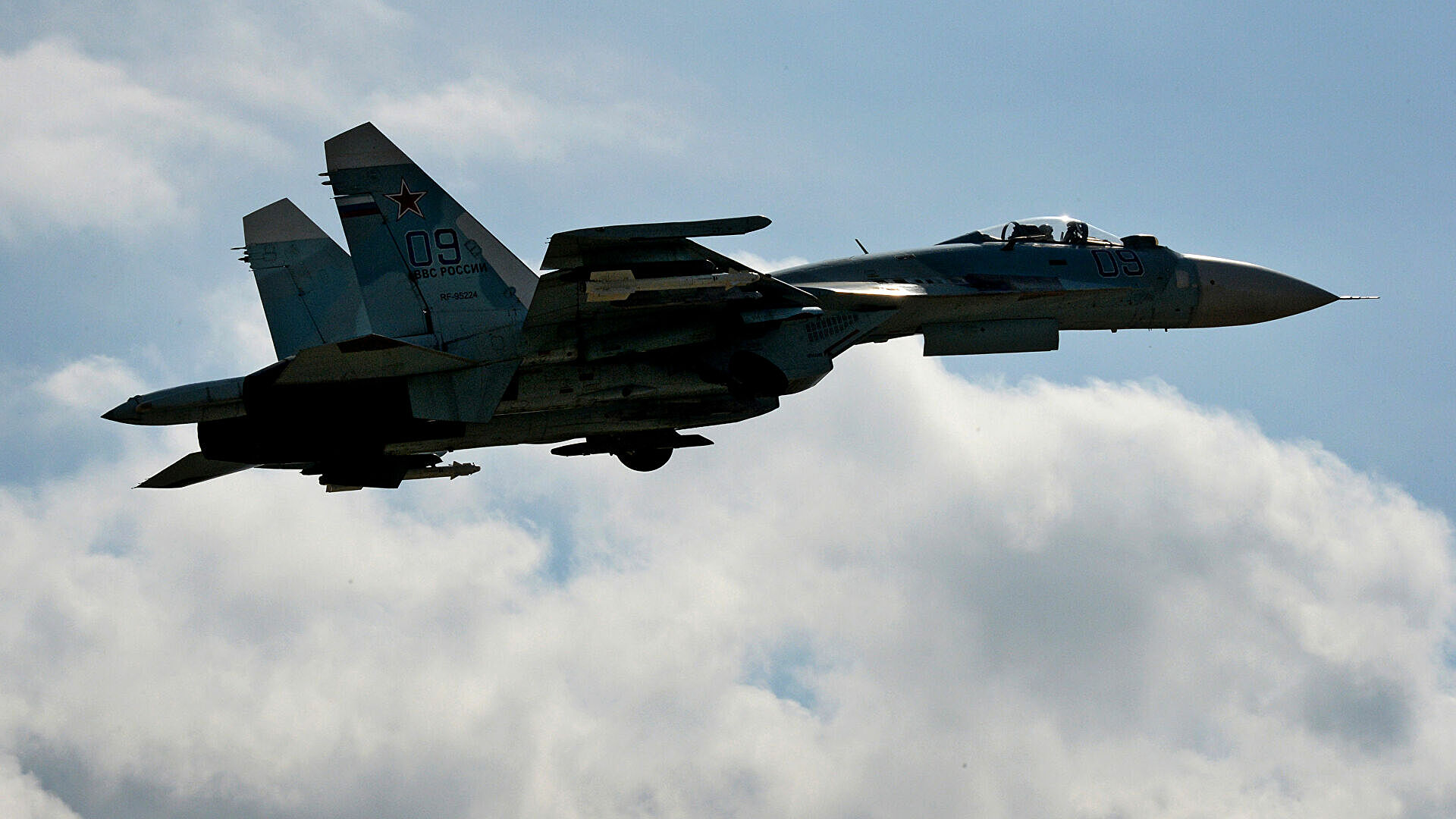 Российские истребители подняли в воздух